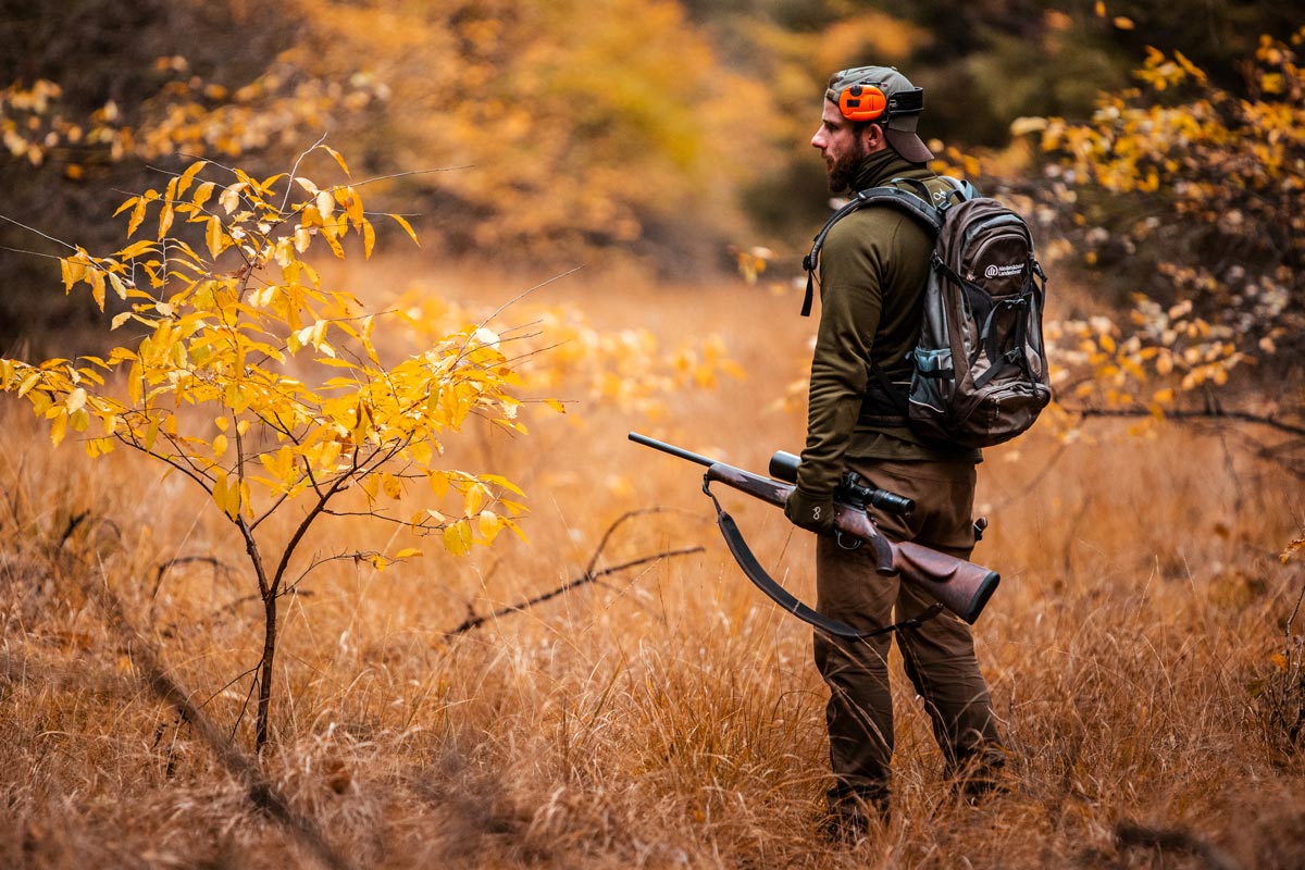 Haenel-Jaeger-10-Wald-Herbst-Jagd-01-1200×800 Jaeger 10 Gewehr – Jagen im Herbstwald.